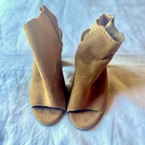 Urban Outfitters Suede Tan Peep Toe size 8